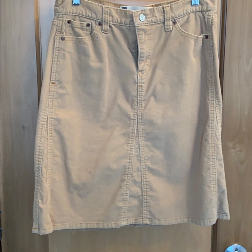 Tan corduroy Gap stretchy skirt size 8